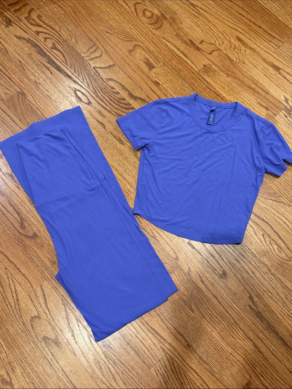 SKIMS Periwinkle Short Sleeve Ribbed Tee & Pants Lounge Set, Size Medium
